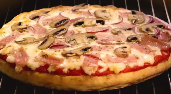 Jak idealnie piec pizzę Dr. Oetker - temperatura i czas pieczenia