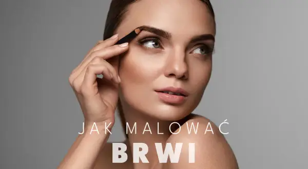 Kobieta precyzyjnie wykonuje makijaż brwi kredką. Idealne podkreślenie oprawy oczu.