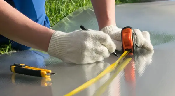 Jak zbudować ściankę z poliwęglanu? Poradnik DIY bez błędów