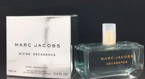 Marc Jacobs Divine Decadence tester, elegancki flakon perfum i srebrne pudełko.