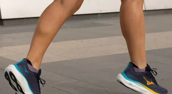 ¿Qué zapatillas de running elegir? Tu guía experta por pisada y terreno.