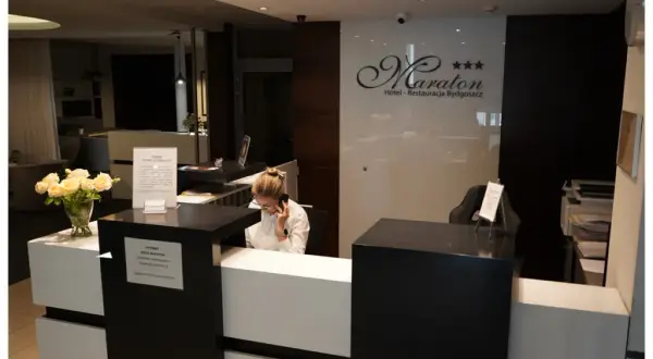 Hotel dla niepełnoletnich: Jak zarezerwować i uniknąć odmowy?