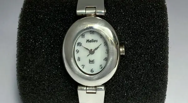 Srebrne zegarki damskie z próby 925 – elegancja i jakość na każdą okazję