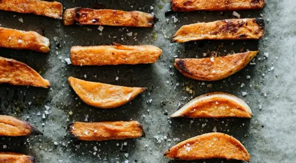 Ile piec frytki z batatów? Przepis na idealną chrupkość!