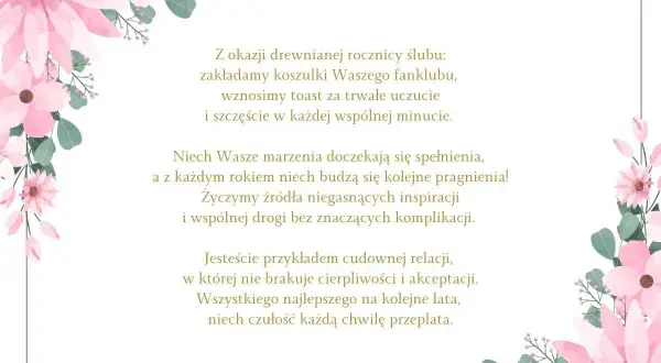 Piękne życzenia na rocznicę ślubu, ozdobione delikatnymi różowymi kwiatami.