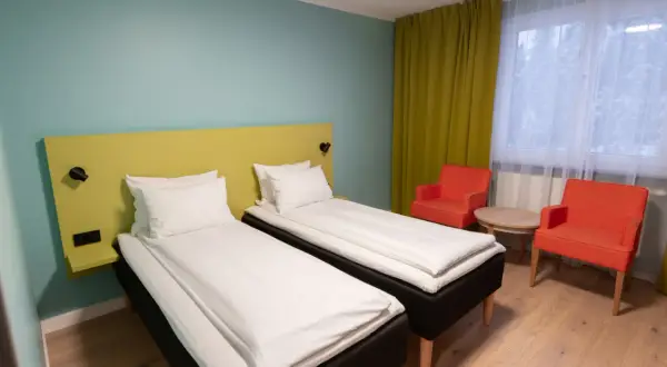 Hotel czy pensjonat? Co wybrać? Porównanie i praktyczne porady.