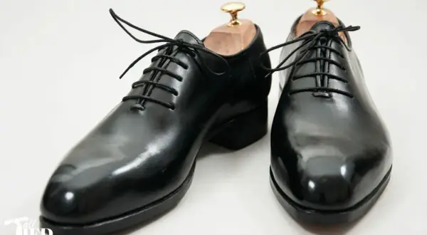 Luksusowe buty męskie: Przewodnik po markach, stylu i pielęgnacji