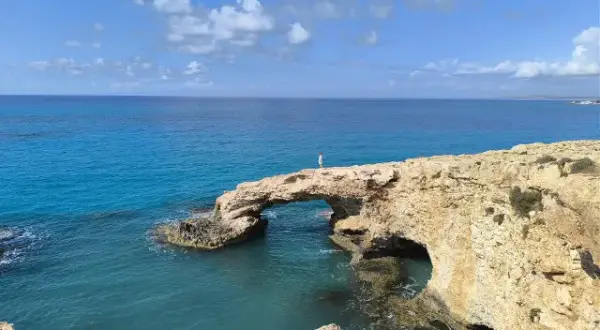 Ayia Napa: Co zwiedzić? Odkryj plaże, cuda natury i atrakcje!
