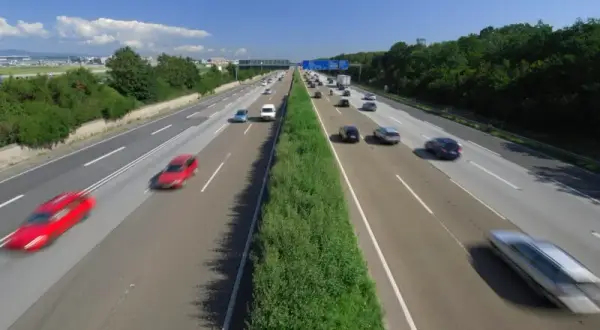 Ile można jechać na autostradzie w Słowenii? Sprawdź zasady i limity