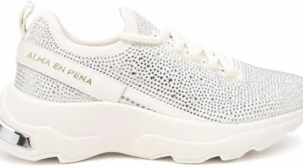 Sneakers bianche Alma en Pena tempestose di strass, con dettagli dorati e inserto argentato sul tallone.