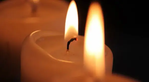 Jak zrobić świeczkę ze starych świeczek – proste kroki i porady