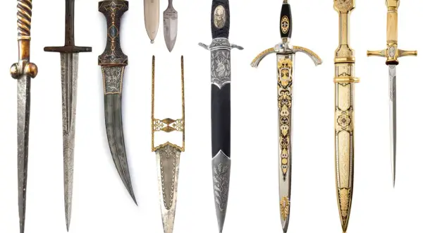 Colección de dagas y espadas ornamentadas, cada cuchillo daga es una obra de arte.