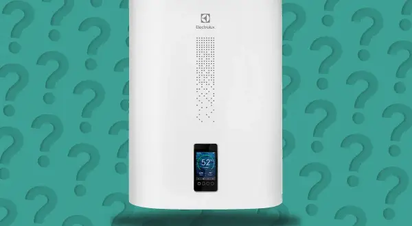 Bojler elektryczny Electrolux z cyfrowym wyświetlaczem. Czy bojler elektryczny powinno się wyłączać? Tysiące znaków zapytania sugeruje dylemat.