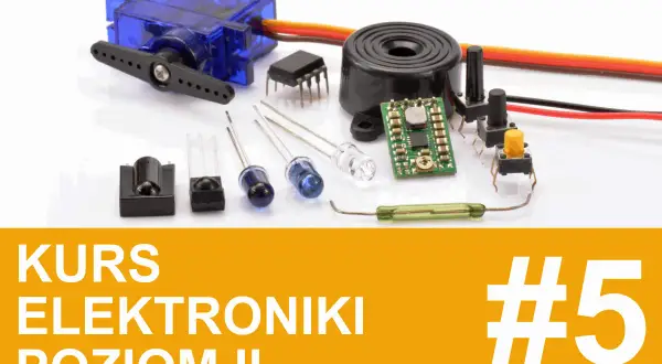 Zestaw elementów elektronicznych: serwo, diody, buzzery, przyciski i czujnik analogowy.