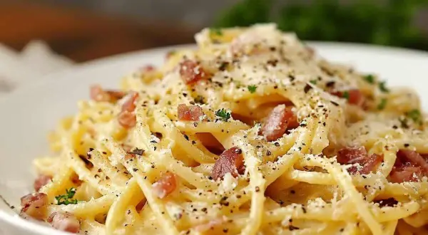 Prosty przepis na spaghetti carbonara, który zawsze się udaje