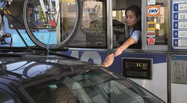 Jak płacić za autostrady w Polsce i uniknąć zbędnych kosztów