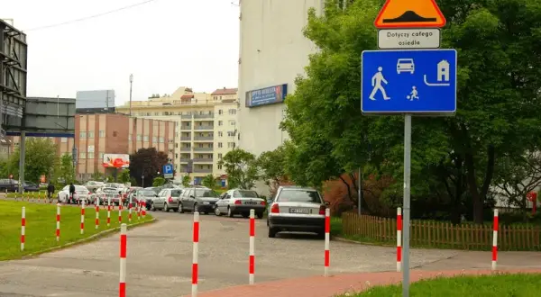 Straż miejska a parkowanie na osiedlu: Kiedy dostaniesz mandat?