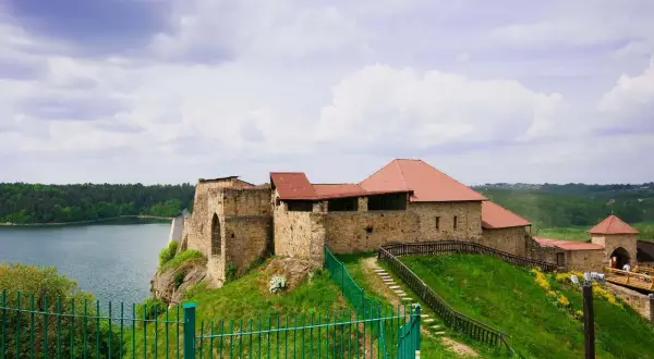 Jezioro Dobczyckie: Tajemnice, atrakcje i przygody w okolicy