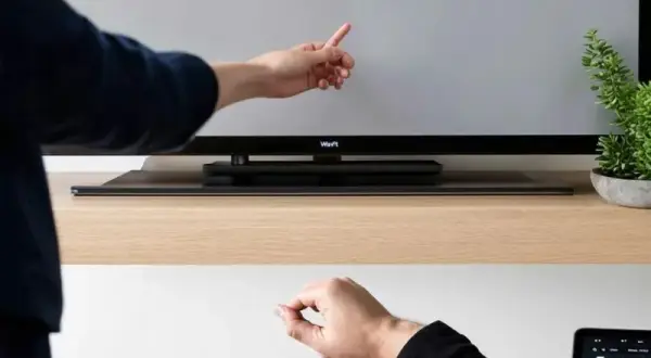 Jak włączyć telewizor LG bez pilota? Proste sposoby, które zadziałają
