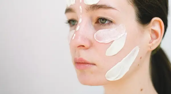 Jaki peeling do cery naczynkowej? Wybierz bezpieczne metody i składniki