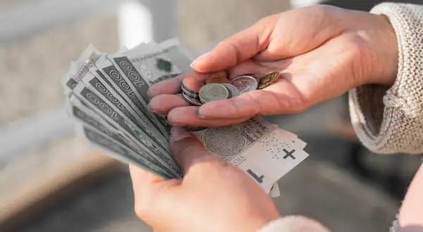Potrzeba gotówki na wczoraj? Przegląd metod na błyskawiczne finansowanie