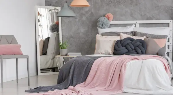 Dormitorio gris y rosa: Evita el efecto infantil, crea un oasis