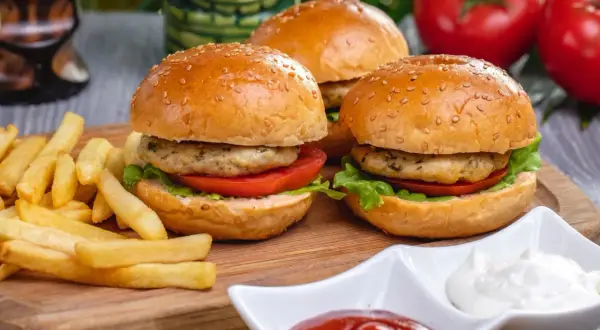 Soczyste burgery z piekarnika? Poznaj przepis na sukces!