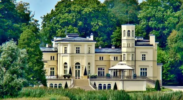 Fascynujący pałac w Łącku - niezwykła perła architektury Mazowsza