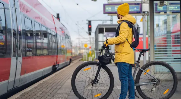 Jak przewieźć rower? Poradnik: auto, pociąg, samolot bez stresu!
