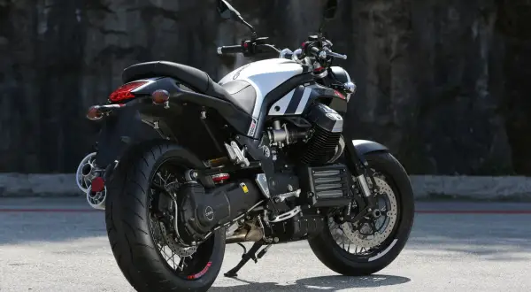 Moto Guzzi V7: detalles de su ficha técnica en esta moto clásica.