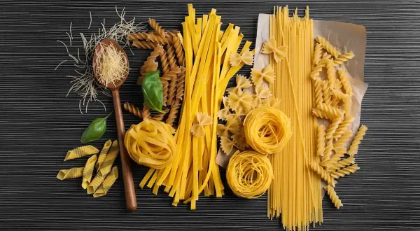 Kaloryczność ugotowanego makaronu: Ile kcal i jak jeść bez wyrzutów?