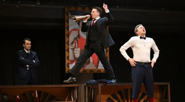 Teatr spektakle w Warszawie – odkryj najlepsze przedstawienia i recenzje