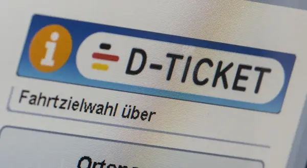 D-Ticket-Logo mit Deutschlandfarben. Mit diesem Ticket kann man auch nach Polen fahren.