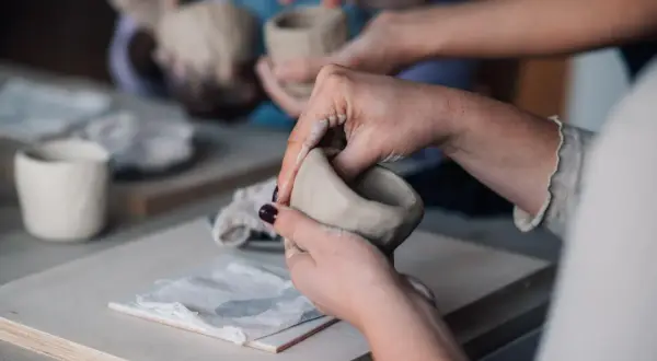 Zajęcia z ceramiki Częstochowa: Gdzie lepić i ile to kosztuje?