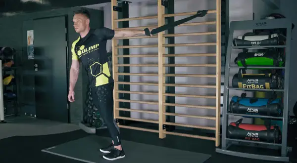 Jak rozciągać biceps? Klucz do siły i bezkontuzyjnych ramion
