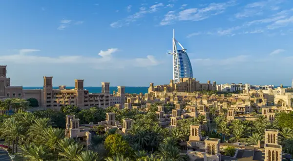 W jakim kraju jest Dubaj? Odkryj jego miejsce w Zjednoczonych Emiratach