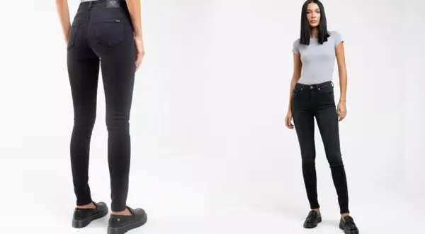 Dwie stylizacje z jeansami: z tyłu widok na dopasowane czarne jeansy, z przodu modelka w szarym t-shircie i czarnych jeansach.