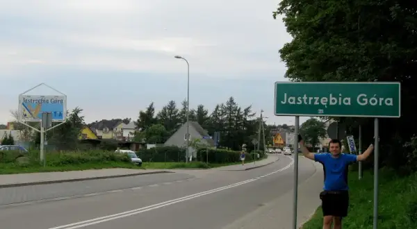 Jak dojechać z Jastrzębiej Góry na Hel? Opcje transportu, czasy i trasy