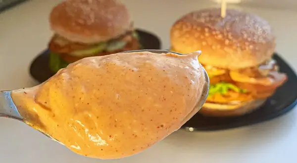 Idealny sos do hamburgera: Przepisy, które odmienią Twoje burgery
