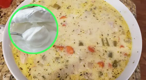 Jaka śmietana do zupy ogórkowej? Wybór i hartowanie bez wpadek
