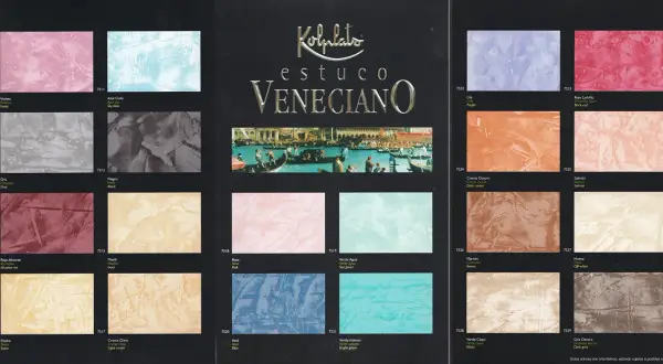 Muestras de estuco veneciano en diversos colores, desde el violeta y azul cielo hasta tonos tierra y rojos vibrantes.