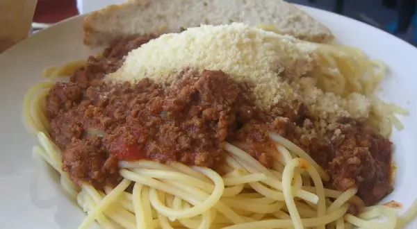 Jak pasteryzować sos do spaghetti z mięsem mielonym, by uniknąć zepsucia