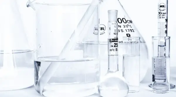 Do czego służy krystalizator w laboratorium - kluczowe funkcje i zastosowania