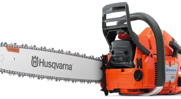 Pomarańczowa piła łańcuchowa Husqvarna 365 z ostrzem X-FORCE. Poznaj jej husqvarna 365 dane techniczne.