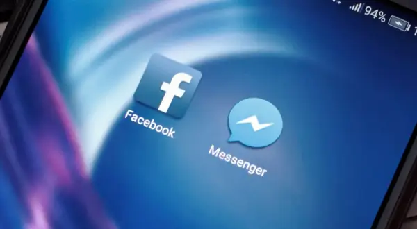 Ikona Facebook i Messenger na ekranie telefonu. Chcesz wiedzieć, jak sprawdzić, czy ktoś Cię zablokował na FB?