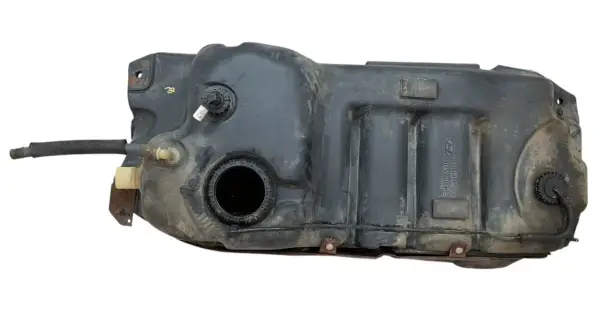 Tanque de combustible Hyundai Terracan 2.9 CRDi. Posibles problemas de fugas o desgaste.