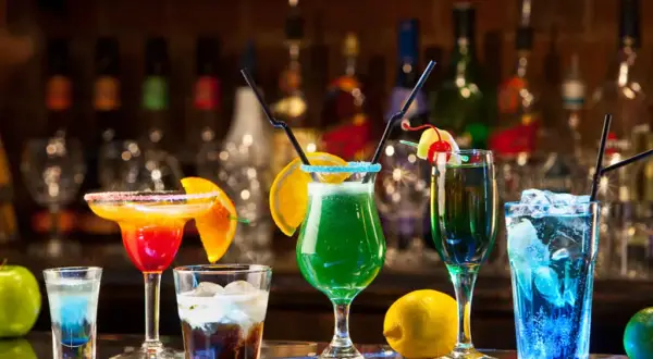 Bebidas con alcohol: guía completa de tipos, recetas y tendencias