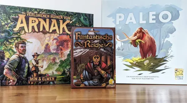Brettspiele "Die Verlorenen Ruinen von Arnak", "Fantastische Reiche" und "Paleo" – Anwärter auf das **Strategiespiel des Jahres**.