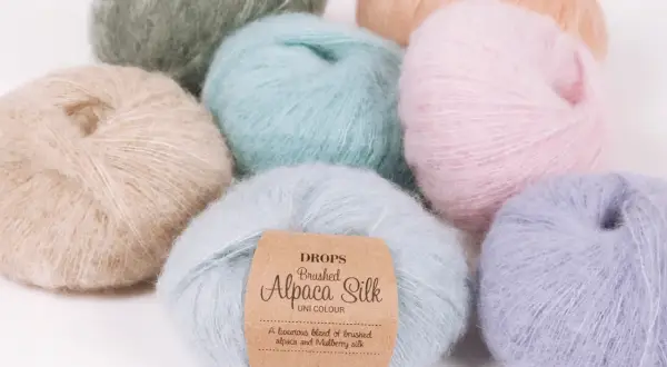Ile włóczki DROPS Brushed Alpaca Silk potrzebujesz na sweter?