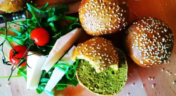 Ile piec bułki do hamburgerów, aby były idealnie chrupiące?